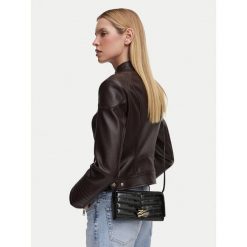 Torebka KARL LAGERFELD. Czarne listonoszki damskie KARL LAGERFELD, bez wzorów, bez dodatków. Za 779.99 zł.