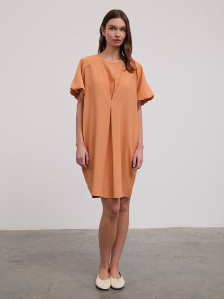 BGN Sukienka w kolorze pomarańczowym rozmiar: 40. Pomarańczowe sukienki damskie BGN, bez wzorów, bez ramiączek. Za 92.21 zł.