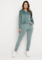 Zielony Welurowy Komplet Dresowy z Cyrkoniami Krótsza Bluza i Spodnie Aterin. Zielone bluzy damskie Born2be, m, bez wzorów, z dresówki, bez kaptura. Za 79.99 zł.