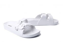 AXIM 7KL1508B biały, klapki basenowe damskie. Białe klapki damskie Axim, bez wzorów, bez obcasa, bez zapięcia. Za 34.99 zł.