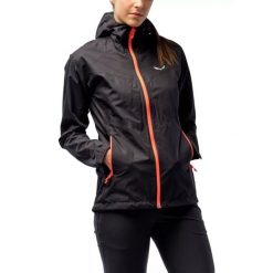 Kurtka przeciwdeszczowa turystyczna damska Salewa Puez (Aqua 3) Ptx W Jkt. Czarne kurtki damskie Salewa, s, bez wzorów, bez kaptura. W wyprzedaży za 372.50 zł.