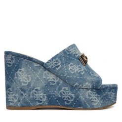 Klapki Guess. Niebieskie klapki damskie Guess, z aplikacjami, bez obcasa, bez zapięcia. Za 549.99 zł.