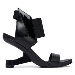 Sandały United Nude. Czarne sandały damskie United Nude, bez wzorów, bez obcasa, na koturnie, bez zapięcia. Za 1,489.00 zł.