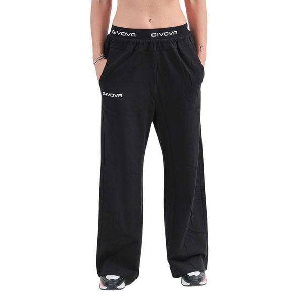 Damskie spodnie dresowe Givova. Czarne spodnie dresowe damskie Givova, bez wzorów, z dresówki. Za 270.99 zł.