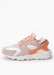 Sneakersy damskie NIKE AIR HUARACHE. Czerwone obuwie sportowe damskie Nike, bez zapięcia, trekkingowe. Za 399.99 zł.