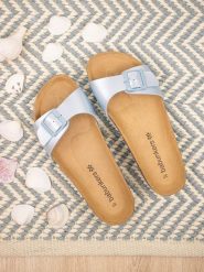 BABUNKERS Family Klapki w kolorze błękitnym rozmiar: 36. Niebieskie klapki damskie BABUNKERS Family, bez wzorów, z otwartym noskiem, bez obcasa, bez zapięcia. Za 130.99 zł.