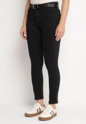 Czarne Jeansy o Dopasowanym Kroju z Efektem Push Up Vonnira. Czarne jeansy damskie Born2be, bez wzorów, z jeansu. Za 74.99 zł.