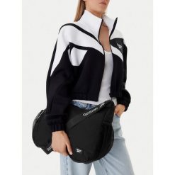 Torebka Reebok. Czarne torebki klasyczne damskie Reebok, bez dodatków. Za 89.99 zł.