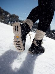 4F Wysokie buty trekkingowe ICE CRACKER z izolacją Primaloft damskie - czarne 38. Czarne obuwie trekkingowe damskie 4F, z nylonu, przed kolano, bez zapięcia. Za 549.99 zł.