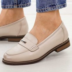 Beżowe skórzane mokasyny damskie Cambell 19381. Brązowe mokasyny damskie Cambell, na jesień, z jeansu, z okrągłym noskiem, bez obcasa. Za 229.00 zł.