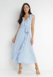 Jasnoniebieska Sukienka Mellothee. Niebieskie sukienki damskie Born2be, bez wzorów, z materiału, eleganckie, bez ramiączek. W wyprzedaży za 118.99 zł.