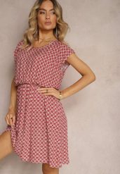Czerwona Sukienka o Rozkloszowanym Kroju z Gumką w Talii i Krótkim Rękawem Tulemia. Czerwone sukienki damskie Renee, bez wzorów, bez ramiączek. W wyprzedaży za 35.99 zł.