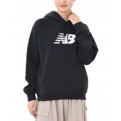 Bluza dresowa damska NEW BALANCE z kapturem bawełna. Czarne bluzy damskie New Balance, bez wzorów, z bawełny, z kapturem. Za 249.00 zł.