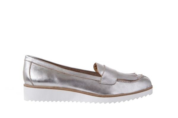 Mokasyny Bayla-118 3076 Pianeta Argento, Srebro, Skóra naturalna - 40. Szare mokasyny damskie Bayla, ze skóry, bez obcasa. W wyprzedaży za 89.10 zł.