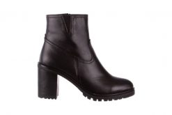 Botki Bayla-196 969608 Siy Soft 196033, Czarny, Skóra naturalna - 40. Czarne botki damskie Bayla, ze skóry, klasyczne, bez obcasa, bez zapięcia. W wyprzedaży za 134.10 zł.