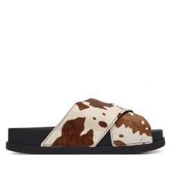 Klapki Tommy Jeans. Klapki damskie Tommy Jeans, bez wzorów, z jeansu, bez obcasa, bez zapięcia. Za 329.99 zł.