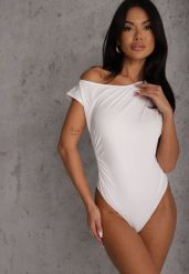 Białe Body o Asymetrycznym Kroju z Marszczeniem Asintlia. Białe body i gorsety Renee, bez wzorów. Za 69.99 zł.