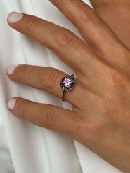 Les Petites Précieuses Pozłacany pierścionek z ametystem i spinelem rozmiar: 58. Czarne pierścionki damskie Les Petites Précieuses, z ametystem, pozłacane. Za 217.99 zł.