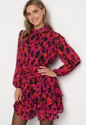 Fioletowa Rozkloszowana Sukienka w Cętki z Falbankami i Stójką Doritha. Fioletowe sukienki damskie Born2be, bez wzorów, eleganckie, bez ramiączek. W wyprzedaży za 135.99 zł.
