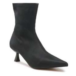 Botki Jenny Fairy. Czarne botki damskie Jenny Fairy, bez obcasa, na słupku, bez zapięcia. Za 99.99 zł.