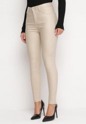 Beżowe Spodnie Skinny z Imitacji Skóry Daciss. Brązowe rurki damskie Born2be, bez wzorów, z jeansu. Za 84.99 zł.
