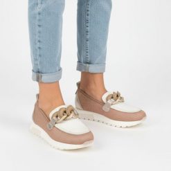 Półbuty damskie Hispanitas, ze skóry naturalnej z wsuwanym krojem i ozdobą na podbiciu posiada przeszycia na cholewce, beżowe, HV264834 Formentera-V2. Brązowe półbuty damskie Hispanitas, na lato, z aplikacjami, ze skóry, bez obcasa, bez zapięcia. Za 629.00 zł.