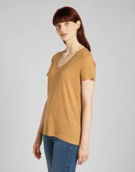 LEE V NECK TEE DAMSKI T-SHIRT TOBACCO BROWN L41JENSZ 112140036. Brązowe t-shirty damskie Lee, l, bez wzorów, bez kołnierzyka. Za 69.99 zł.