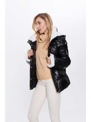 Bébé Kurtka zimowa w kolorze czarnym rozmiar: M. Czarne kurtki damskie bebe, na zimę, m, bez wzorów, z puchu, bez kaptura. Za 152.99 zł.