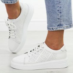 Białe skórzane sneakersy damskie Sergio Leone Sp114. Białe obuwie sportowe damskie Sergio Leone, na jesień, z jeansu, bez zapięcia. Za 199.00 zł.