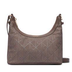 Torebka Calvin Klein. Brązowe torebki klasyczne damskie Calvin Klein, bez dodatków. Za 529.99 zł.