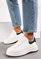 Biało-Czarne Sneakersy na Grubej Podeszwie z Perforacją i Ozdobą Gumowym Misiem Aireth. Białe obuwie sportowe damskie Renee, z gumy, bez zapięcia. Za 99.99 zł.