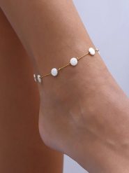 Luja Bijoux Pozłacana bransoletka z perłami syntetycznymi na kostkę rozmiar: onesize. Białe bransoletki damskie Luja Bijoux, pozłacane. Za 74.63 zł.