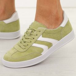 Zielone skórzane półbuty damskie Vinceza 95400. Zielone półbuty damskie VINCEZA, na jesień, bez wzorów, z jeansu, z okrągłym noskiem, bez obcasa, na płaskiej podeszwie, bez zapięcia. Za 219.00 zł.