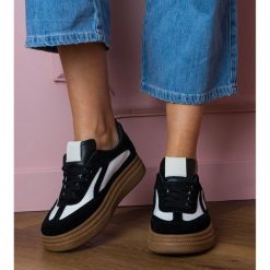 Czarne sneakersy trampki na grubej podeszwie. Czarne trampki damskie bez wzorów, z gumy, bez zapięcia. Za 135.07 zł.