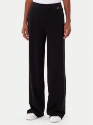 Guess Spodnie dresowe O4BB02 K7611 Czarny Regular Fit. Czarne spodnie dresowe damskie Guess, xs, z aplikacjami, z bawełny. Za 159.99 zł.
