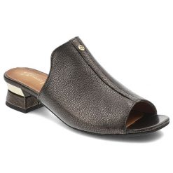 Szare Klapki Maciejka Modne Obuwie Damskie. Szare klapki damskie Maciejka, bez wzorów, ze skóry, z otwartym noskiem, bez obcasa, na obcasie, bez zapięcia. Za 259.00 zł.