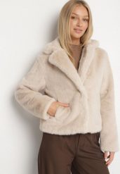 Beżowa Krótka Kurtka Futerko z Kołnierzem w Eleganckim Stylu Giriselle. Brązowe kurtki damskie Born2be, na zimę, l, bez wzorów, z dzianiny, bez kaptura. Za 229.99 zł.