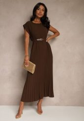 Brązowa Sukienka Ozdobiona Plisami Mavellea. Brązowe sukienki damskie Renee, bez wzorów, eleganckie, bez ramiączek. W wyprzedaży za 67.99 zł.