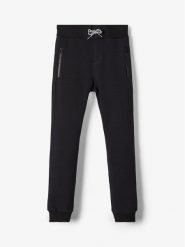 NAME IT Spodnie dresowe 13147424 Czarny Regular Fit. Czarne spodnie dresowe chłopięce Name it, z bawełny. Za 109.99 zł.