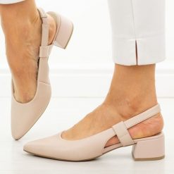 Beżowe skórzane czółenka damskie T.Sokolski 536. Brązowe czółenka damskie Sokolski, bez wzorów, ze skóry, bez obcasa, na obcasie. W wyprzedaży za 245.52 zł.