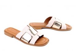 Artiker Relaks 58C2138 beige-gold, klapki damskie. Brązowe klapki damskie Artiker Relaks, bez wzorów, ze skóry, bez obcasa, bez zapięcia. Za 136.43 zł.