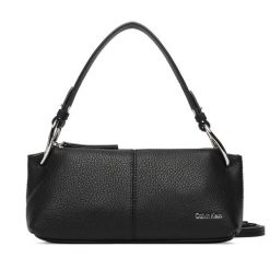 Torebka Calvin Klein. Czarne torebki klasyczne damskie Calvin Klein, bez dodatków. Za 749.99 zł.