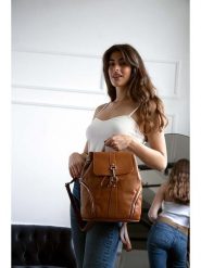 Victor & Hugo Paris Skórzany plecak "Lauren" w kolorze karmelowym - 26,5 x 32 x 13 cm rozmiar: onesize. Brązowe plecaki Victor & Hugo Paris, bez wzorów, z materiału. Za 434.85 zł.