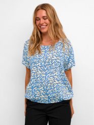 Kaffe Bluzka Jetta 10508417 Niebieski Regular Fit. Niebieskie bluzki damskie Kaffe, bez wzorów, z wiskozy, bez kołnierzyka, bez ramiączek. Za 149.99 zł.
