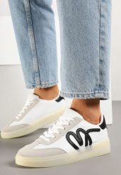 Białe Sneakersy w Stylu Klasycznych Tenisówek z Ozdobną Aplikacją Elddiva. Białe obuwie sportowe damskie Born2be, na lato, z jeansu, bez zapięcia, tenisowe. Za 79.99 zł.