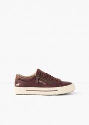 Sneakersy marki Mustang z zamkiem. Czerwone obuwie sportowe treningowe bonprix. Za 239.99 zł.
