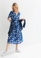 Sukienka tunikowa midi. Niebieskie sukienki damskie bonprix, bez wzorów, bez ramiączek. Za 127.99 zł.