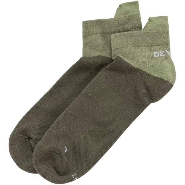 Skarpetki Devold Endurance Merino Low Sock - Lichen. Zielone skarpetki damskie Devold, bez wzorów, z materiału. Za 99.00 zł.