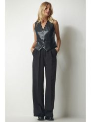 Happiness Istanbul Spodnie w kolorze czarnym rozmiar: 40. Czarne spodnie materiałowe damskie Happiness Istanbul, bez wzorów, z materiału. Za 74.63 zł.