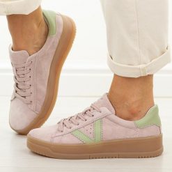 Różowe skórzane półbuty damskie Vinceza 79597. Czerwone półbuty damskie VINCEZA, na jesień, bez wzorów, z jeansu, z okrągłym noskiem, bez obcasa, na płaskiej podeszwie, bez zapięcia. Za 239.00 zł.